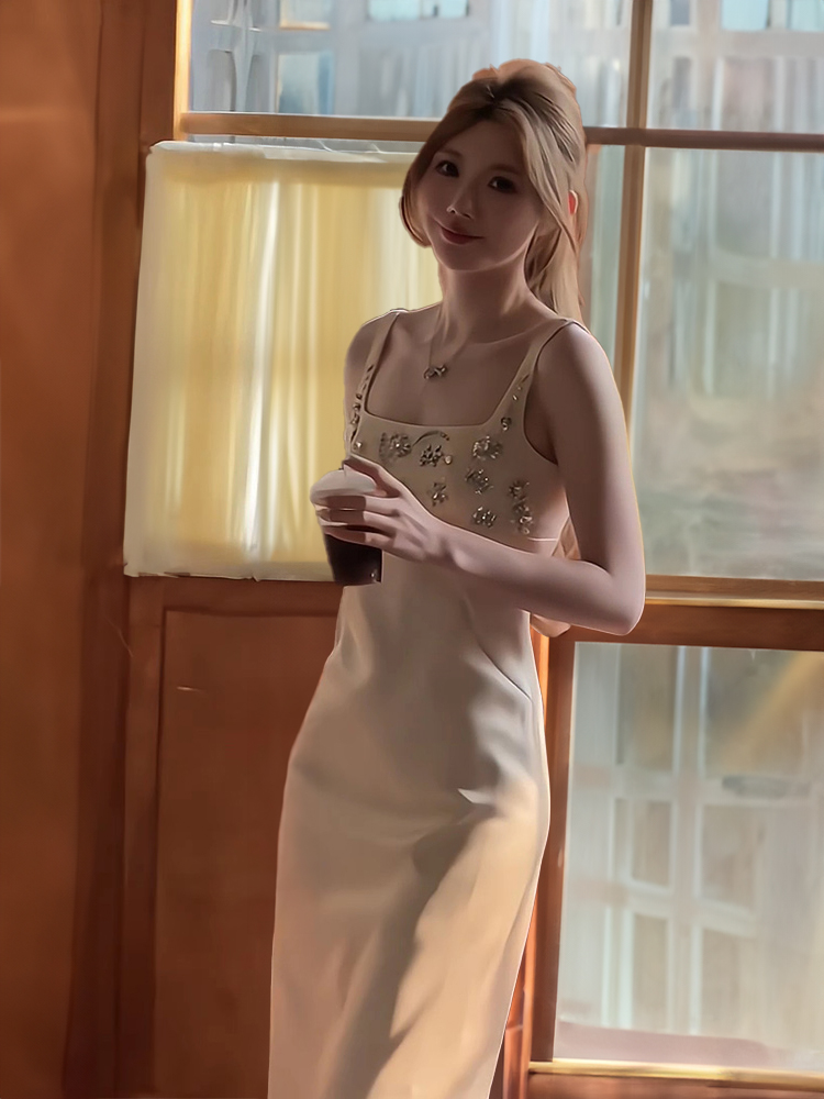 Elegant Heavy Work Satin Eveni - Women Luxury Formal Wear recension och pris